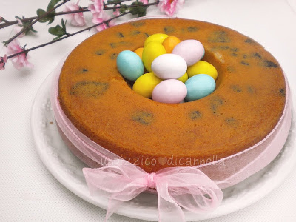 Ciambella Con Ovetti Pasquali