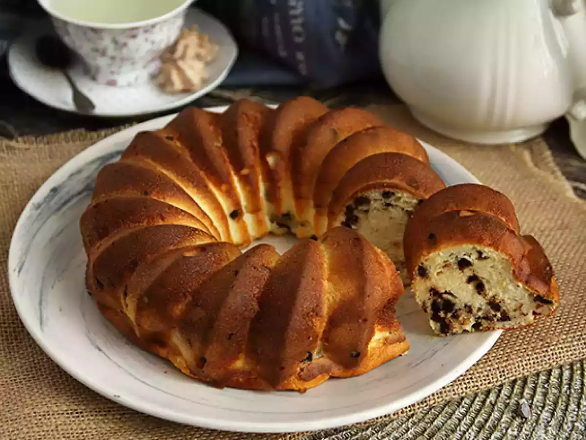 Ciambella con skyr e pepite di cioccolato