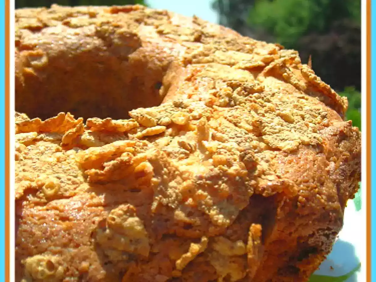 CIAMBELLA DI FARINA DI RISO CON FIOCCHI DI CEREALI E NOCCIOLE