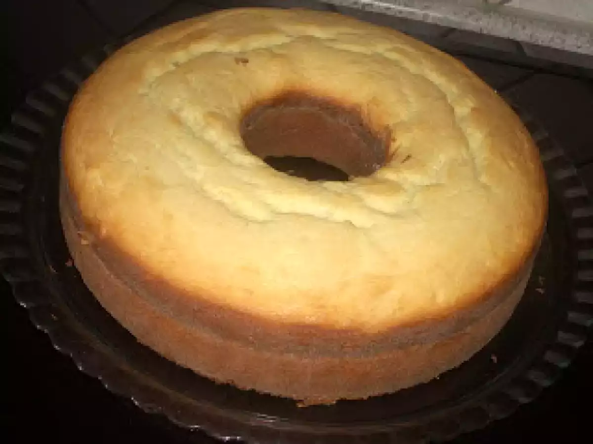 CIAMBELLA DI RICOTTA CON GLASSA AL COCCO