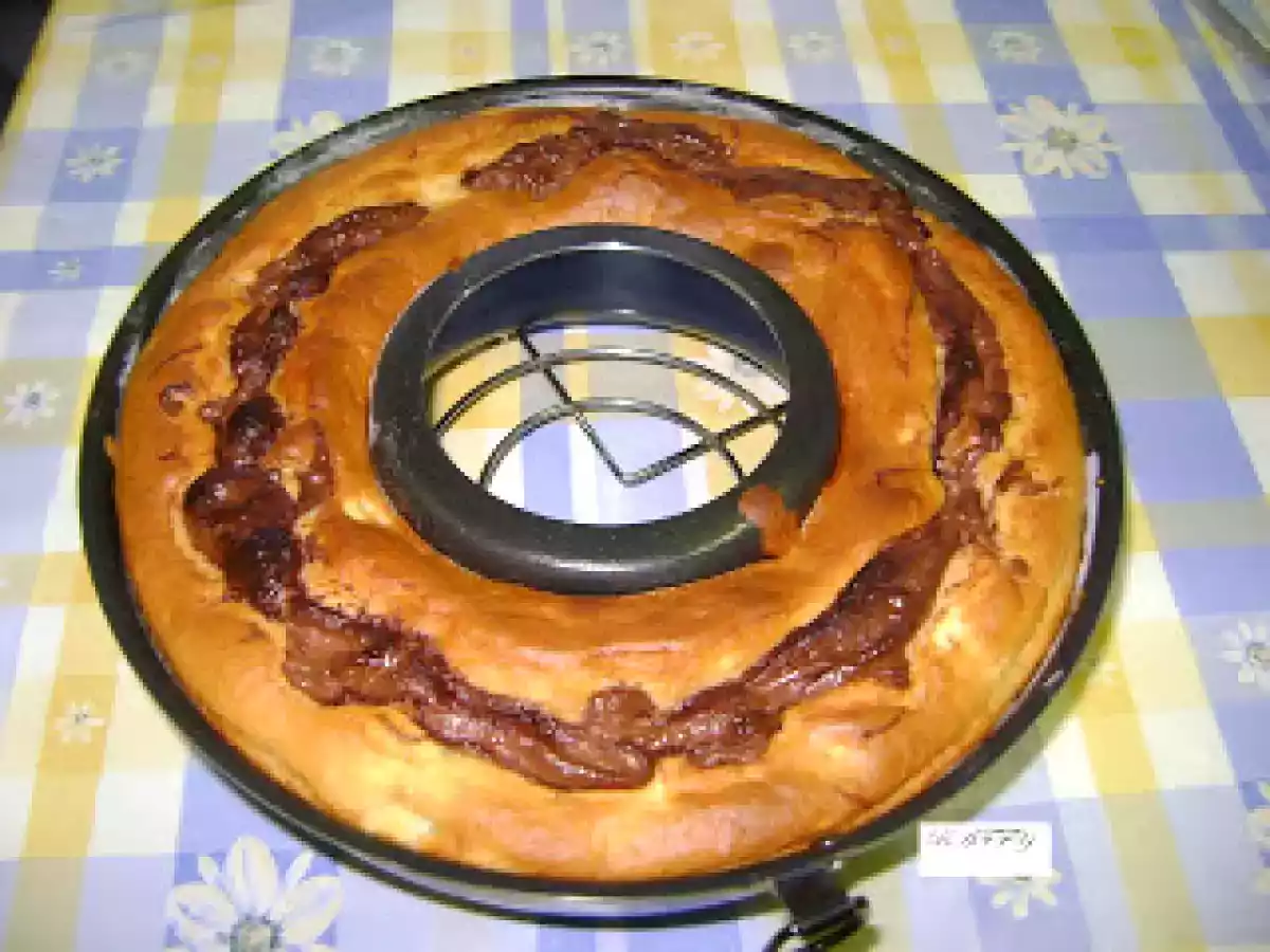 CIAMBELLA SENZA UOVA...CON MELE E NUTELLA!! - foto 2