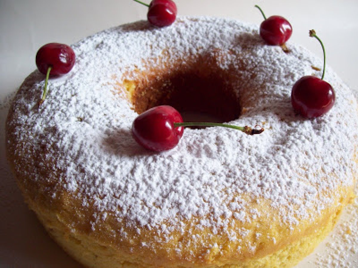 Ciambella soffice con ciliegie - foto 3