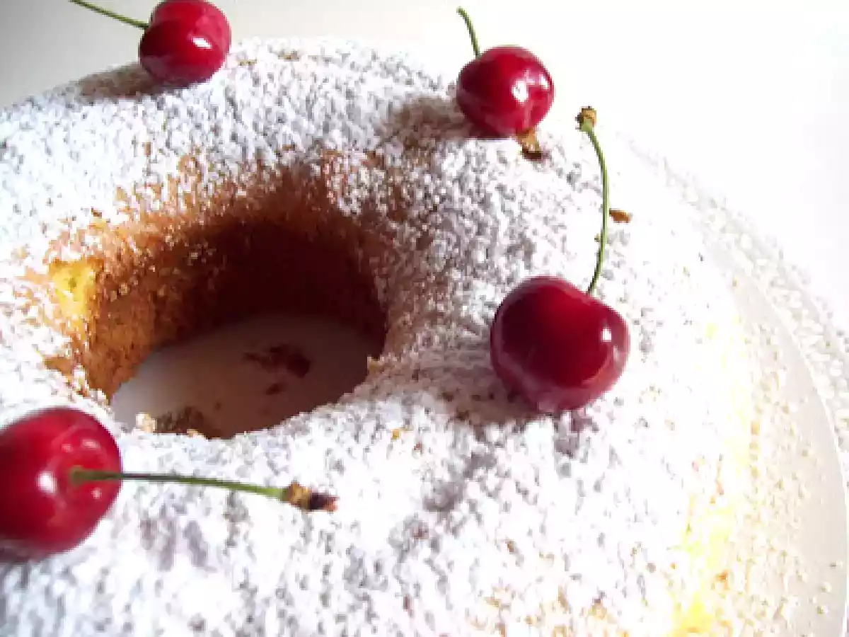 Ciambella soffice con ciliegie - foto 4