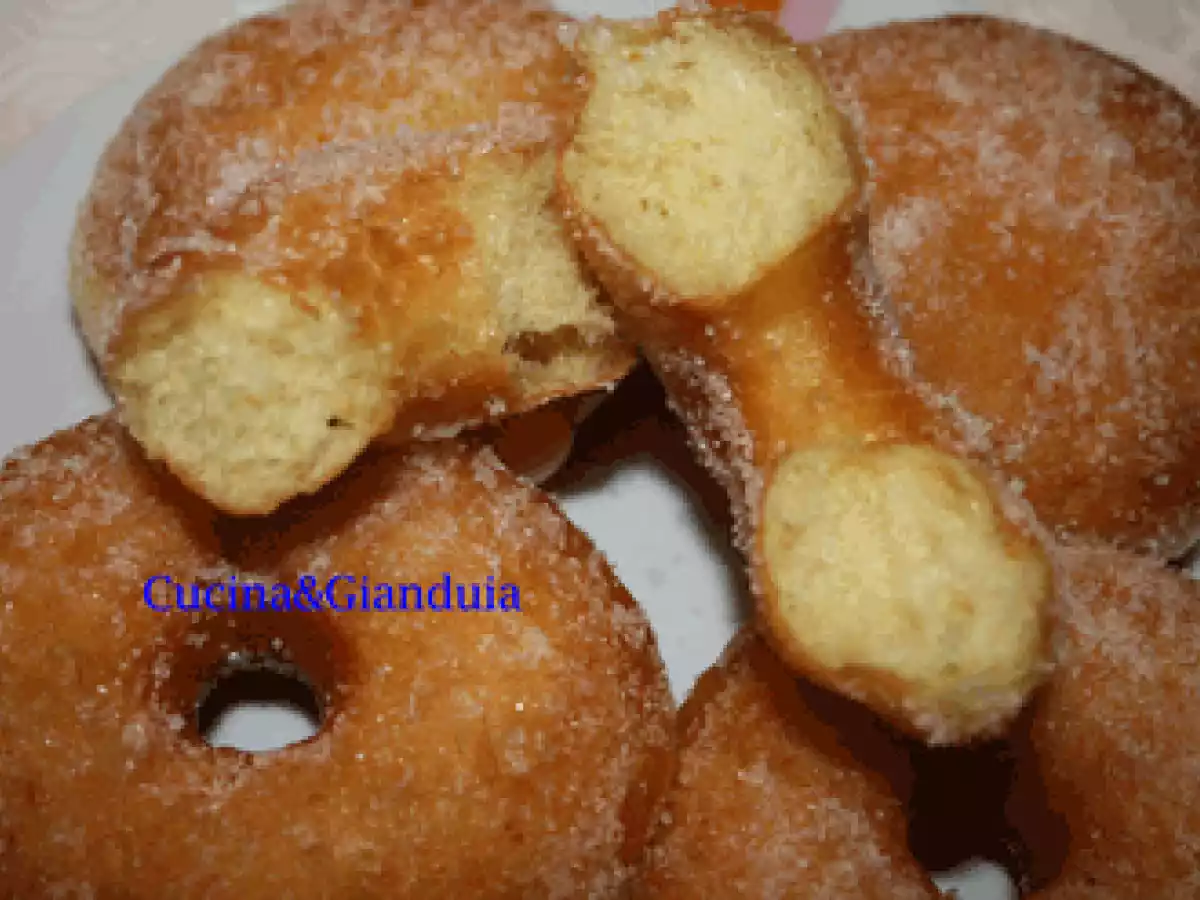 Ciambelline e bomboloni con fiocchi di patate