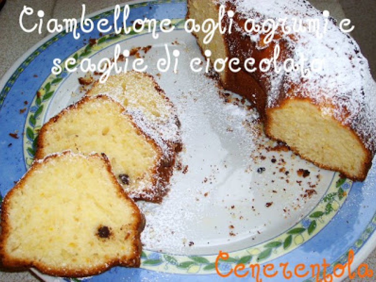 Ciambellone agli agrumi e scaglie di cioccolato