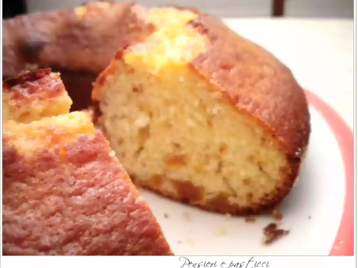 Ciambellone al miele e albicocche secche