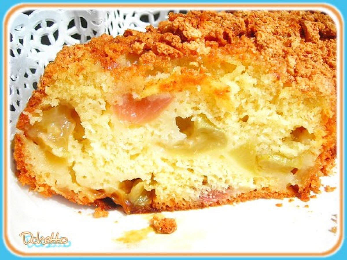 CIAMBELLONE ALLA FRUTTA E COPERTURA DI AMARETTI (con mele, pere e uva), foto 1