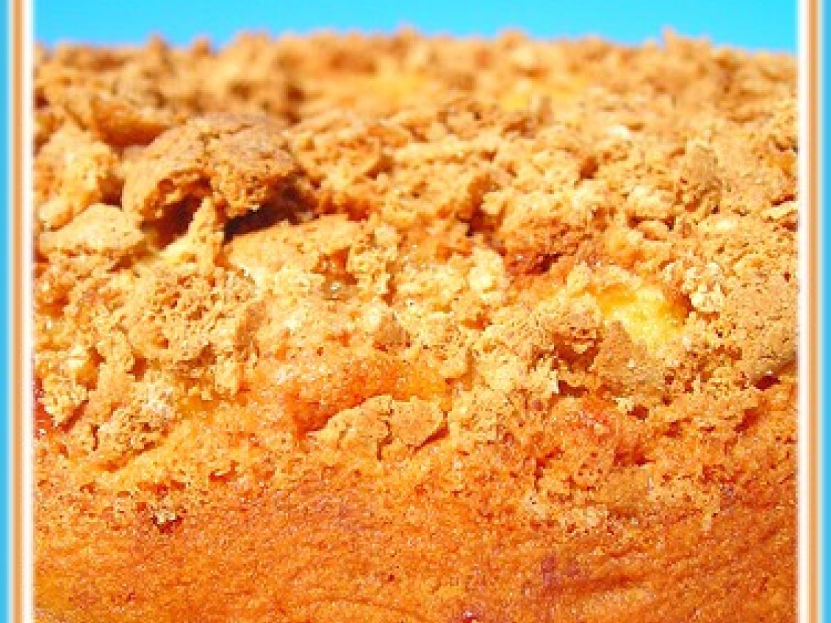 CIAMBELLONE ALLA FRUTTA E COPERTURA DI AMARETTI (con mele, pere e uva) - foto 2