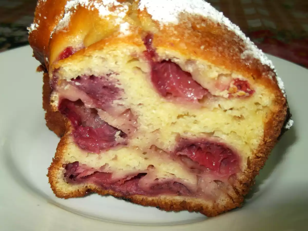 Ciambellone alla ricotta e fragole