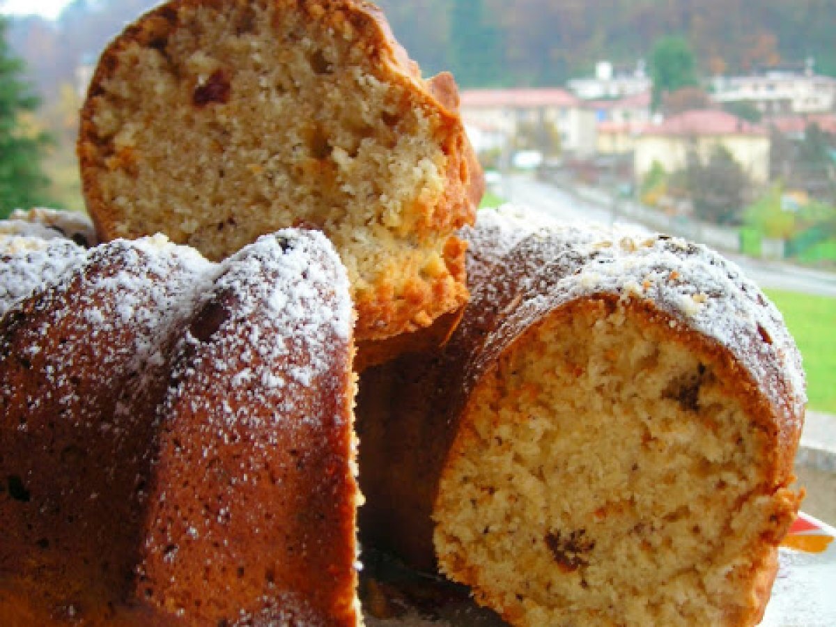 CIAMBELLONE ALLE NOCCIOLE, UVETTE E RISO SOFFIATO (con latticello) - foto 3