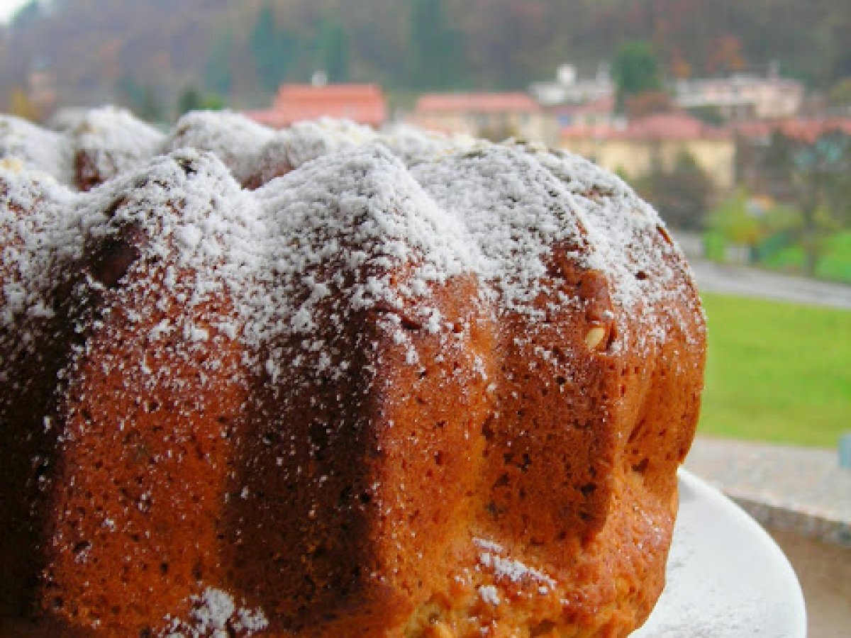 CIAMBELLONE ALLE NOCCIOLE, UVETTE E RISO SOFFIATO (con latticello) - foto 4