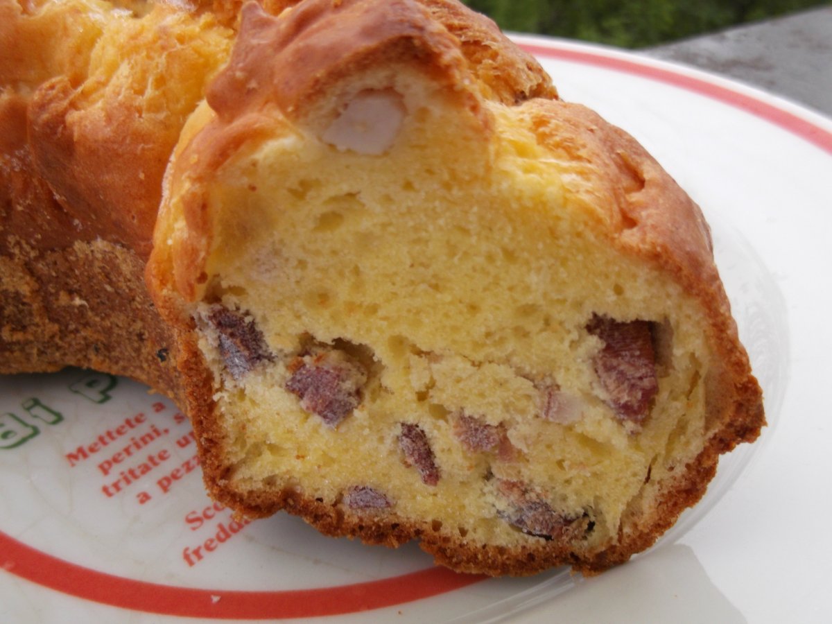 Ciambellone rustico ai formaggini