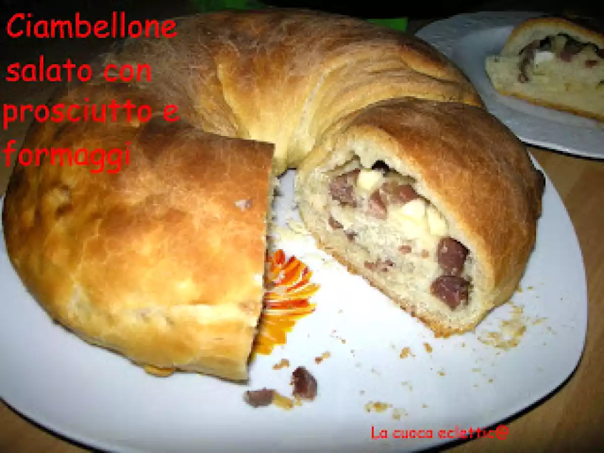 Ciambellone salato con prosciutto e formaggi