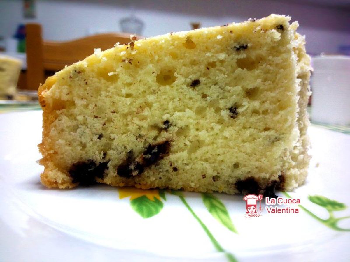 Ciambellone soffice con gocce di cioccolato - foto 2