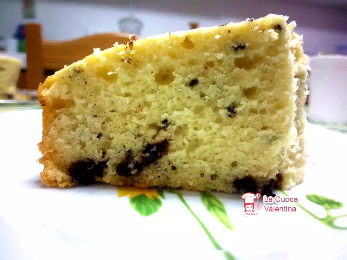 Ciambellone soffice con gocce di cioccolato - foto 2