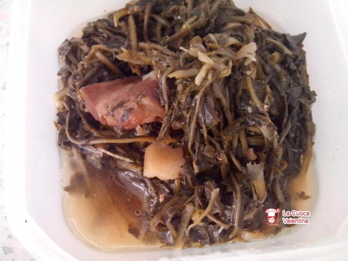 Cicorie di campagna con carne di maiale ( cicureddhe selvatiche)