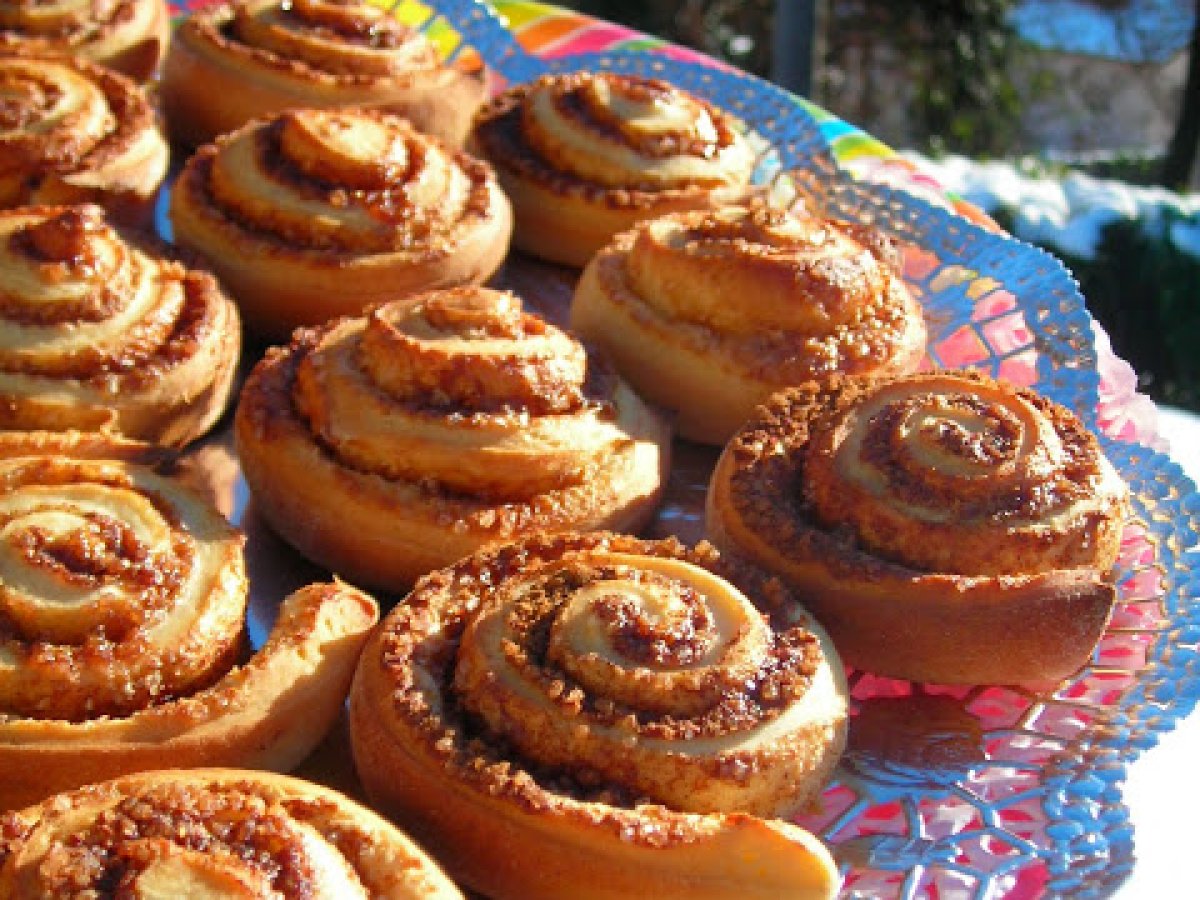 CINNAMON ROLLS