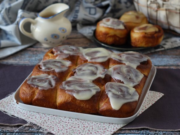 Cinnamon rolls, la ricetta facile per preparare delle soffici girelle alla cannella