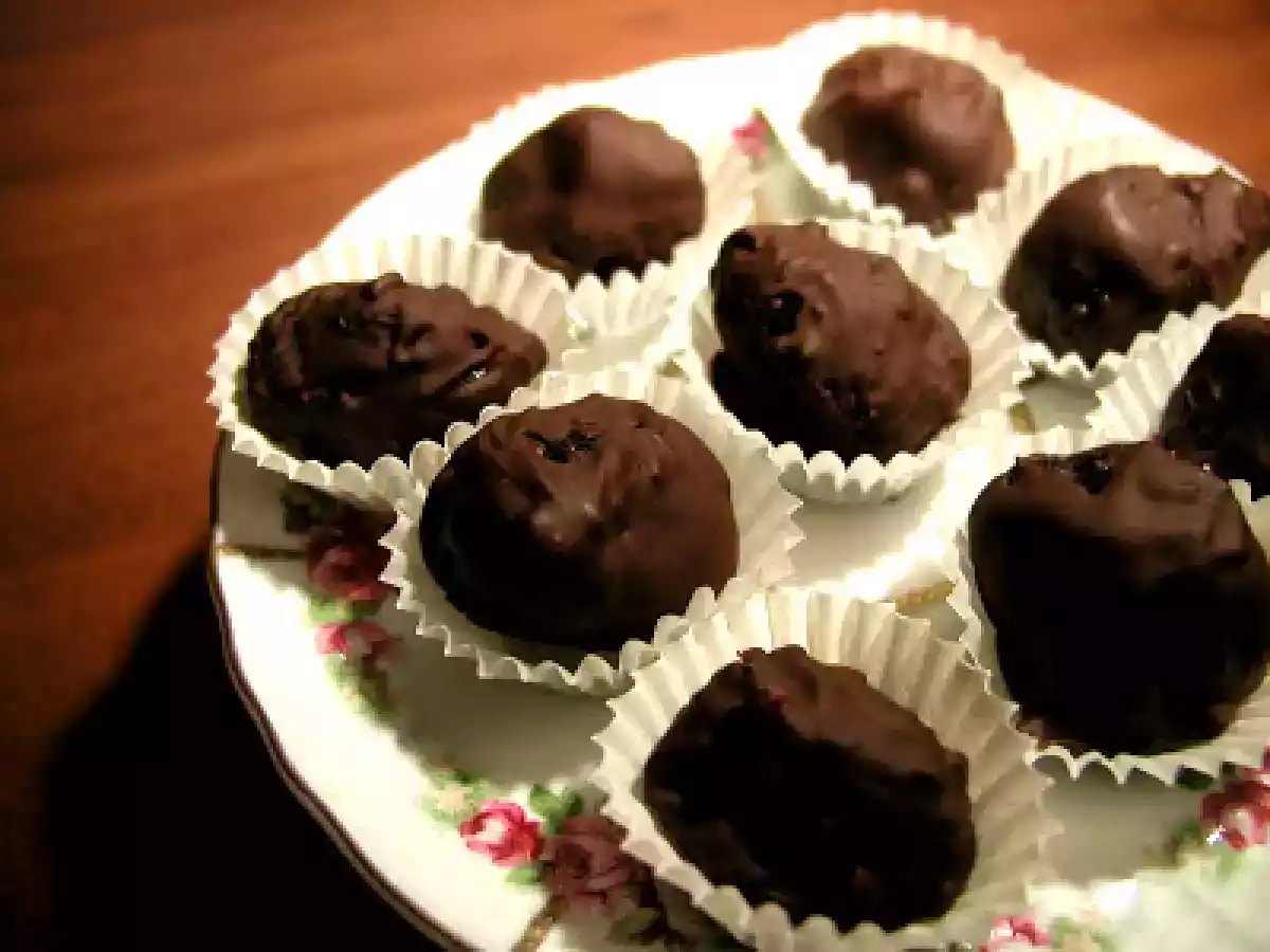 Cioccolatini di prugne ricoperte alla nocciola - foto 2