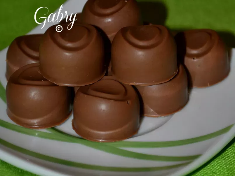 Cioccolatini gianduia con cuore di nocciola (fatti in casa), foto 1