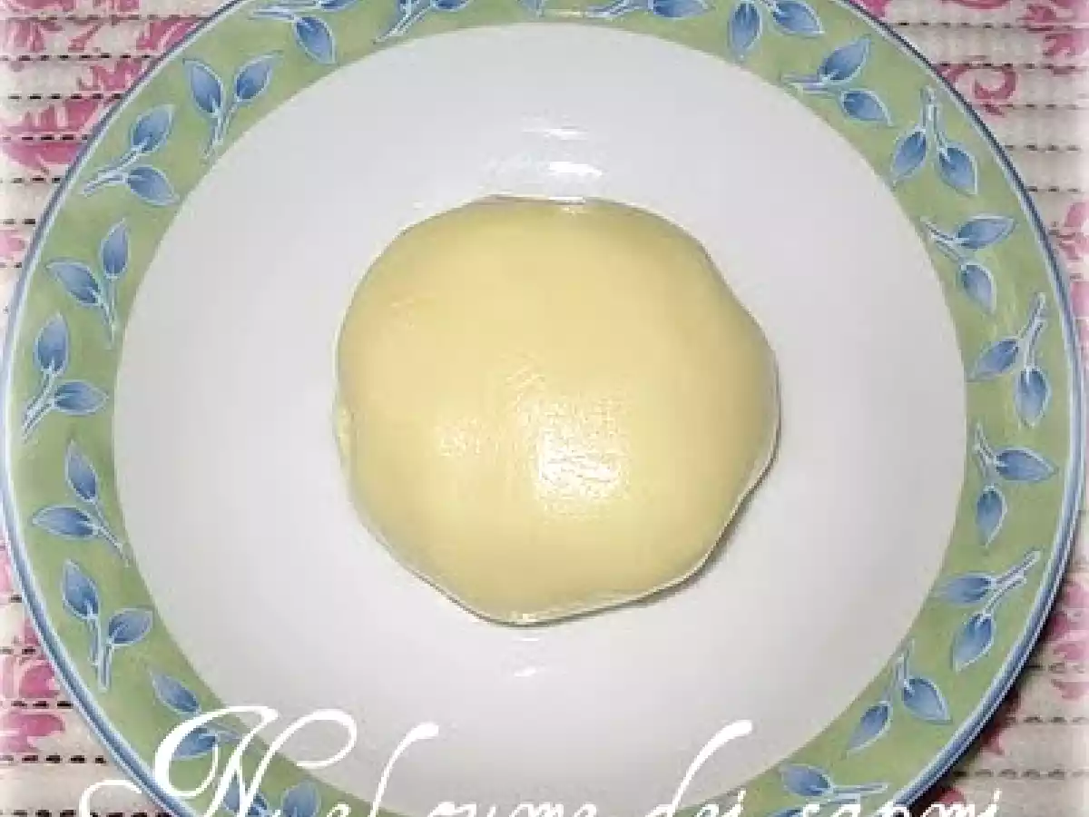 Cioccolato plastico scuro, bianco e colorato