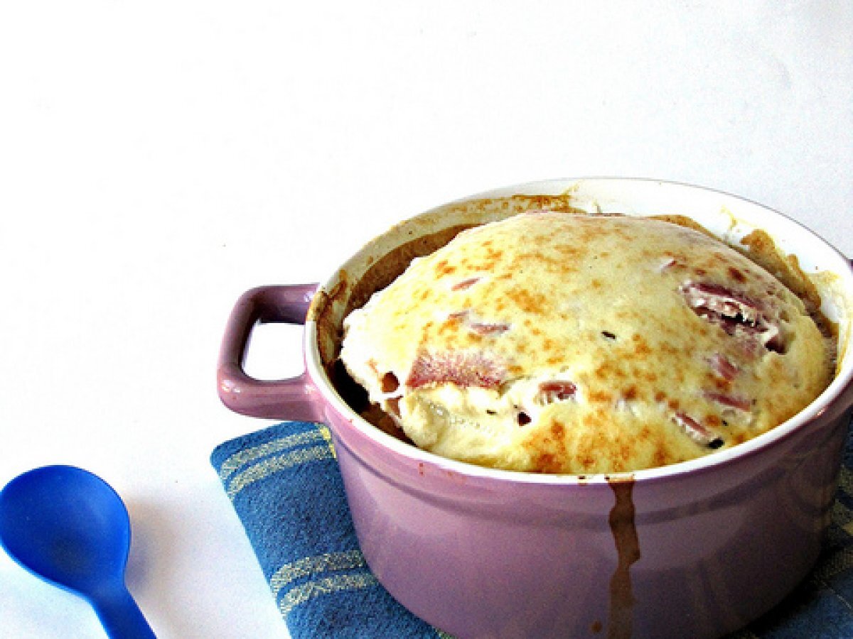 Clafoutis di Albumi con Piselli, Prosciutto e Formaggio alle Erbe Fini