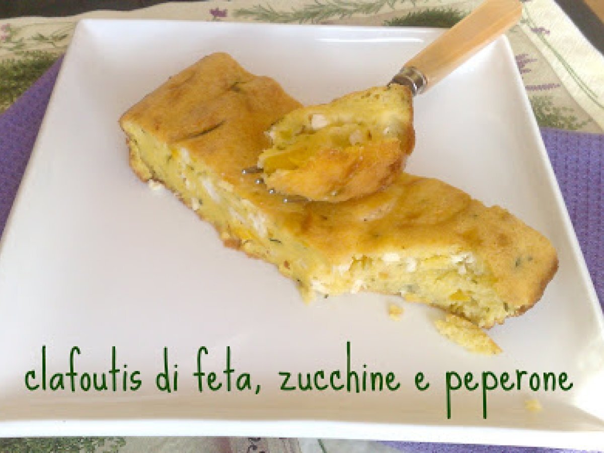 Clafoutis di feta, zucchine e peperoni