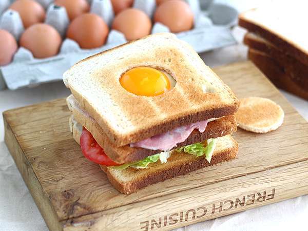 Club Sandwich con l'uovo Club Sandwich con l'uovo