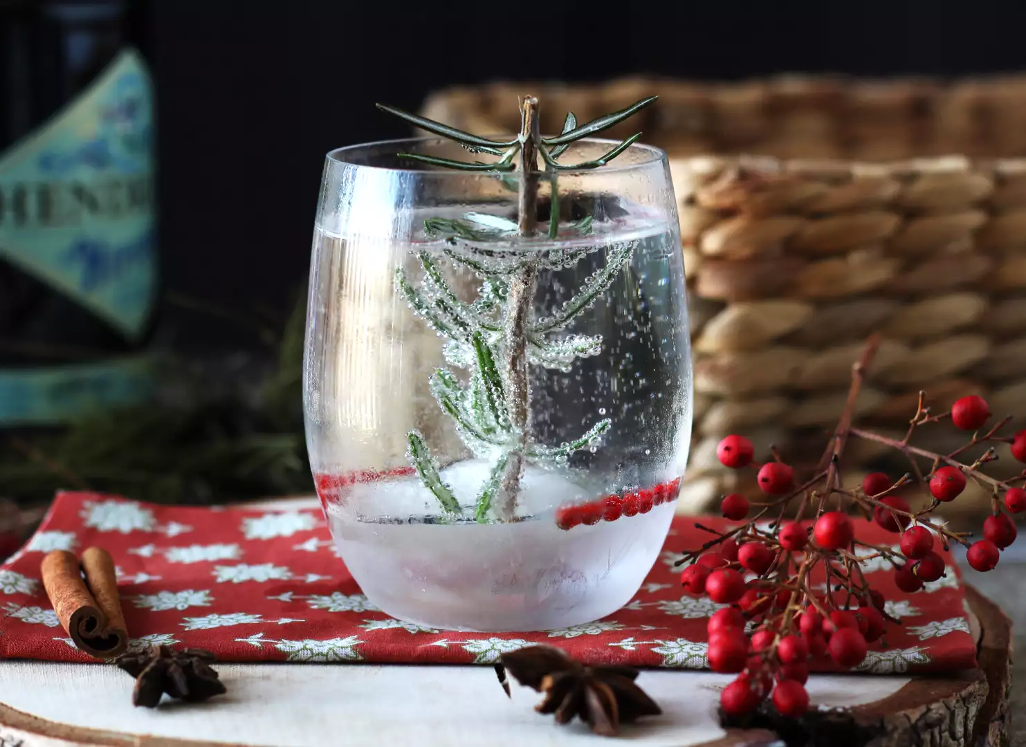 Cocktail di natale con alberello innevato: versione alcolica ed analcolica da provare