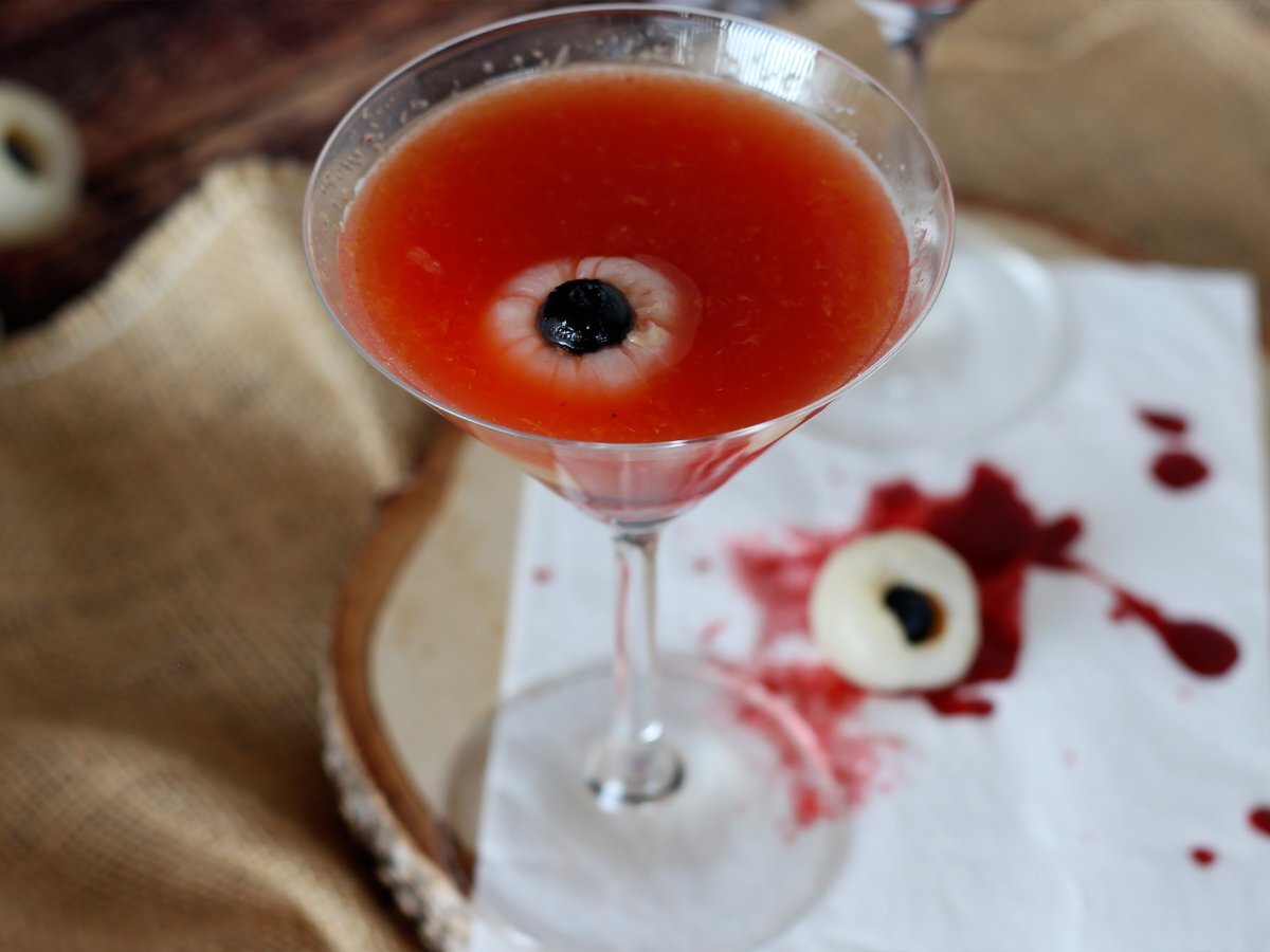 Cocktail insanguinato analcolico, la ricetta ideale per i party di Halloween!