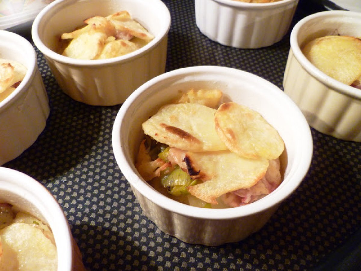 COCOTTE DI PATATE, PORRI E PANCETTA