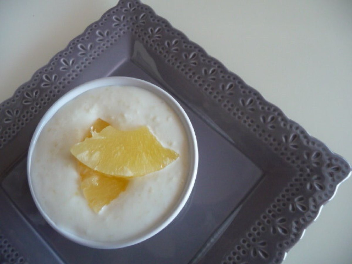 Cocotte di yogurt greco e ananas