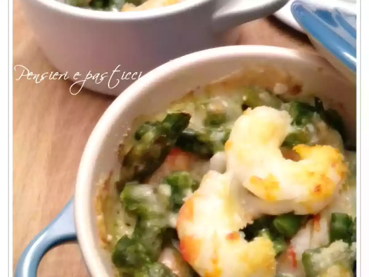Cocottine gamberi ed asparagi al parmigiano