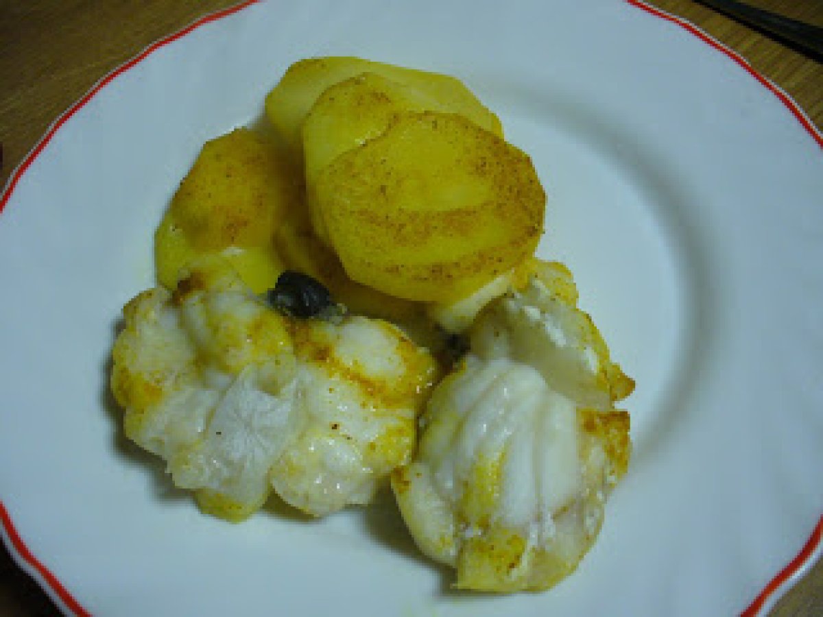 Coda di rospo al cartoccio con patate e curry