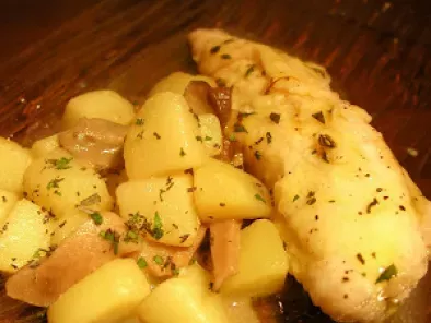 Coda di rospo con porcini e patate e salsa allo zafferanno
