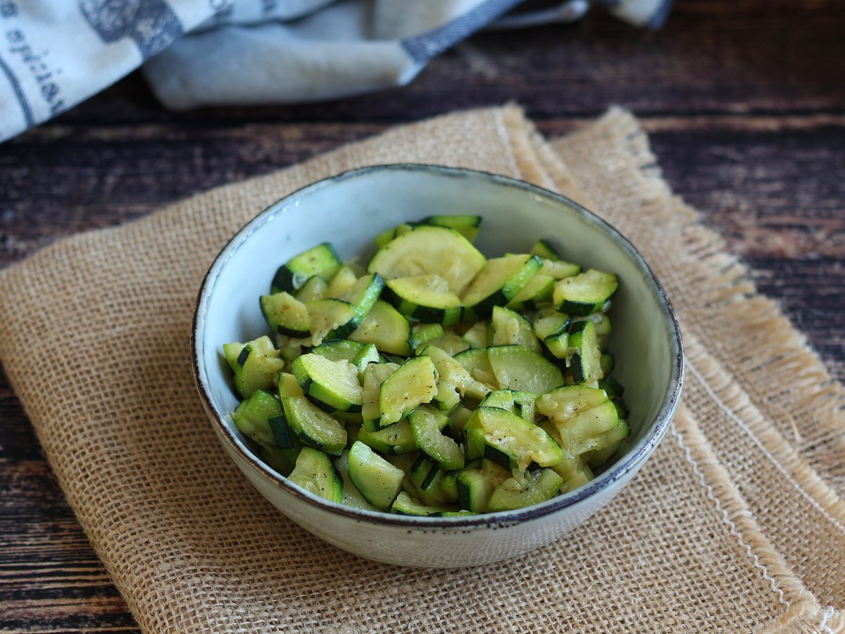 Come cucinare le zucchine in padella?