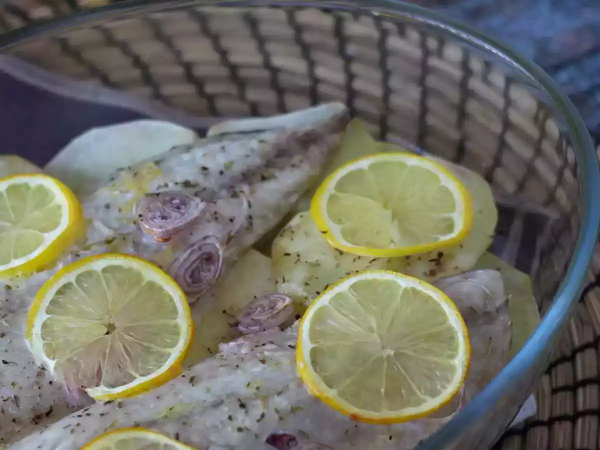 Come cucinare lo sgombro al forno con patate? - foto 2