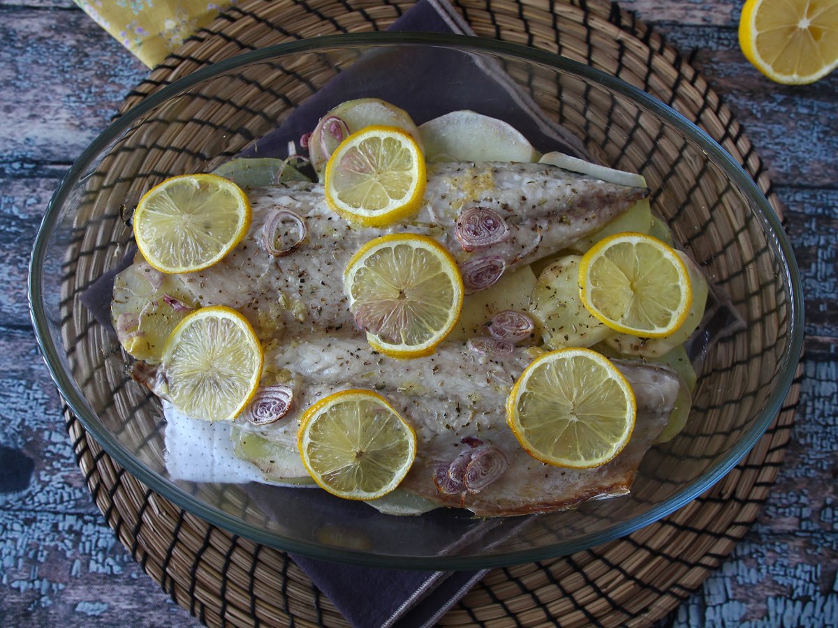 Come cucinare lo sgombro al forno con patate? - foto 3