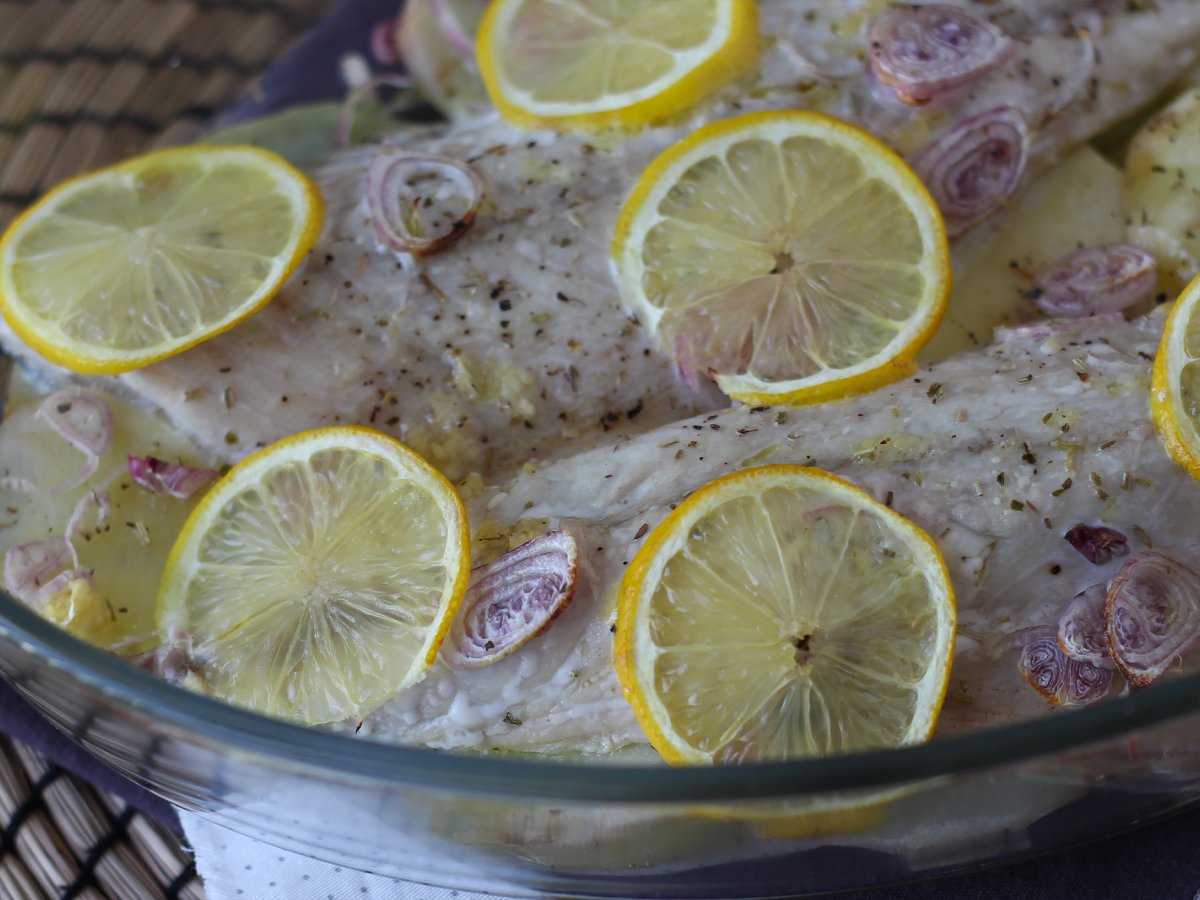 Come cucinare lo sgombro al forno con patate? - foto 4