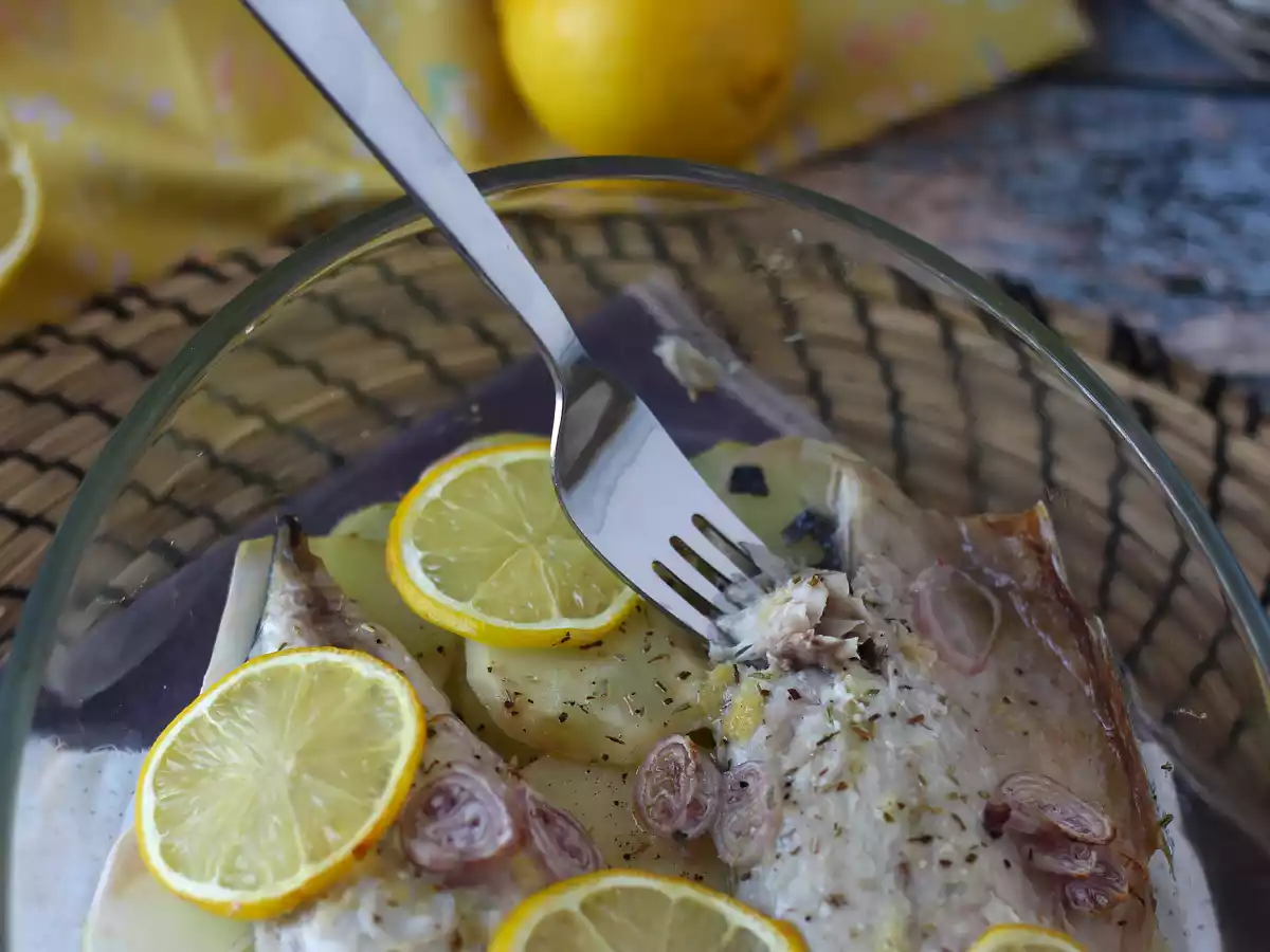 Come cucinare lo sgombro al forno con patate? - foto 6