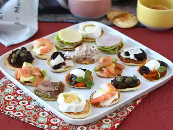 Ricetta Come guarnire i blinis? 9 ricette sfiziose per un aperitivo perfetto!