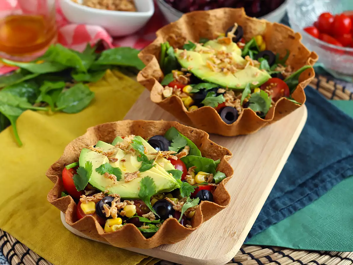 Come preparare le tortilla bowl? Un'insalata gustosa e originale
