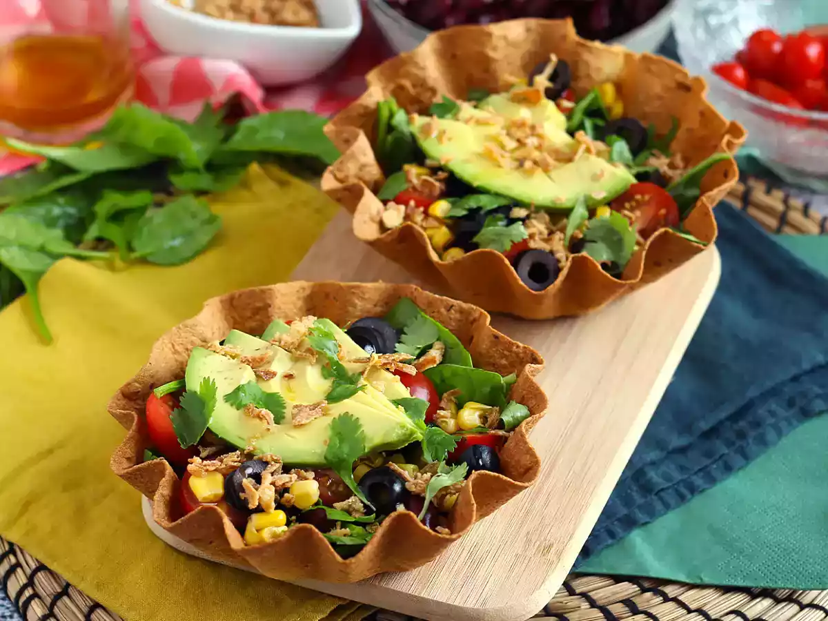 Come preparare le tortilla bowl? Un'insalata gustosa ed originale
