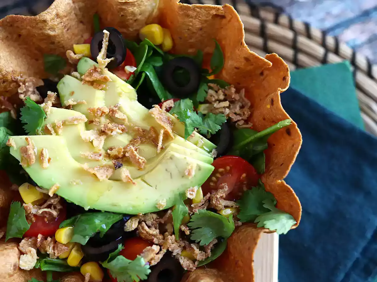 Come preparare le tortilla bowl? Un'insalata gustosa ed originale - foto 3