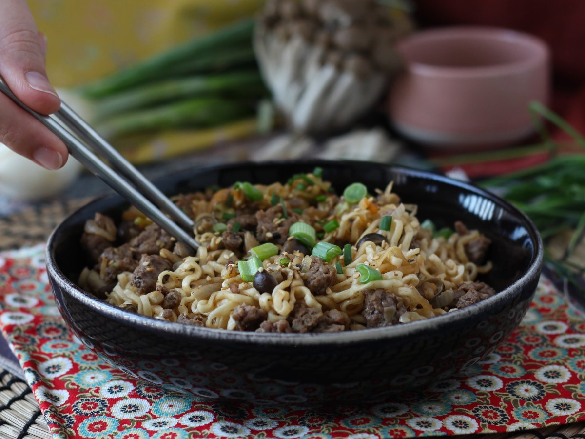 Come si cucinano i noodles istantanei? La ricetta veloce con manzo e funghi! - foto 5