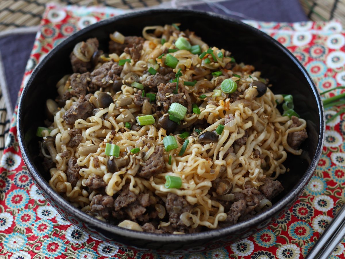 Come si cucinano i noodles istantanei? La ricetta veloce con manzo e funghi! - foto 6