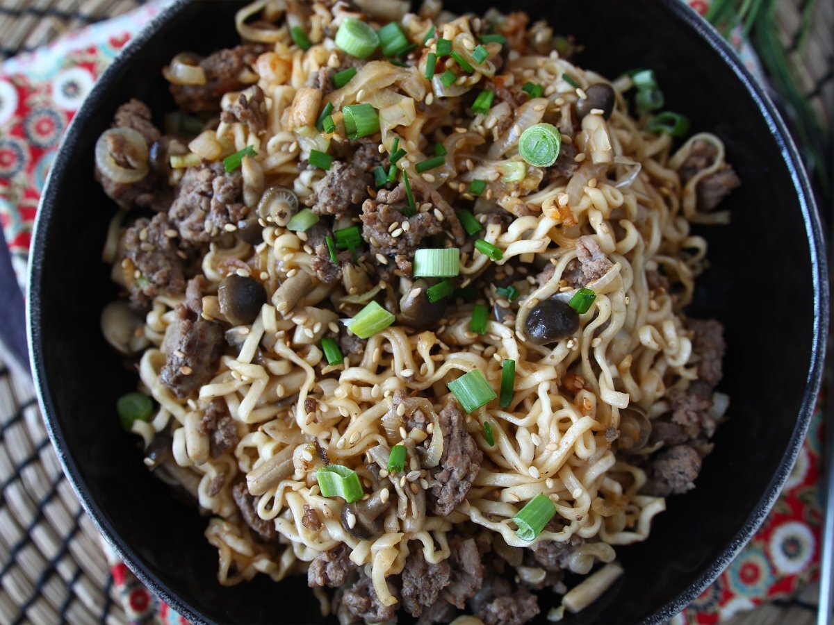 Come si cucinano i noodles istantanei? La ricetta veloce con manzo e funghi! - foto 7