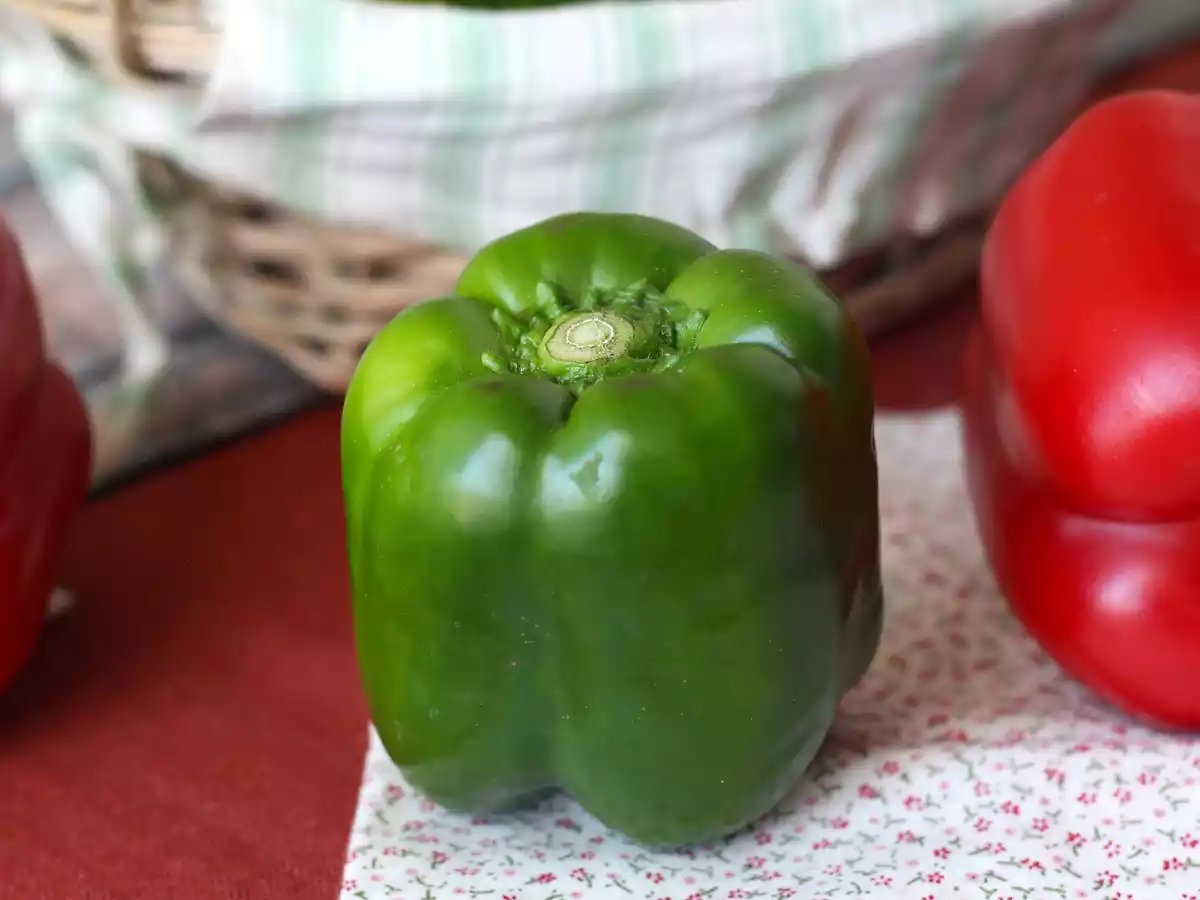 Come spellare i peperoni crudi