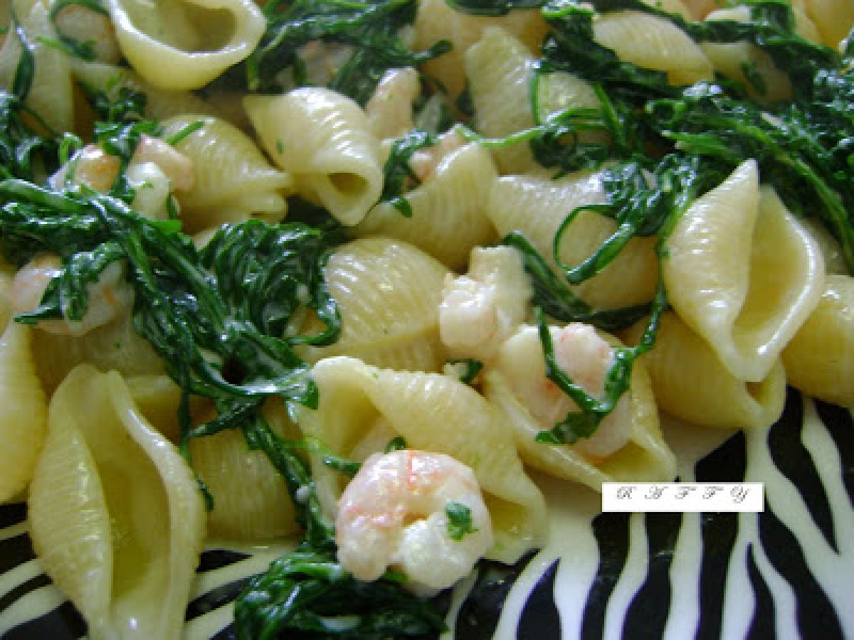 CONCHIGLIE CON RUCOLA, GAMBERETTI E PANNA - foto 2