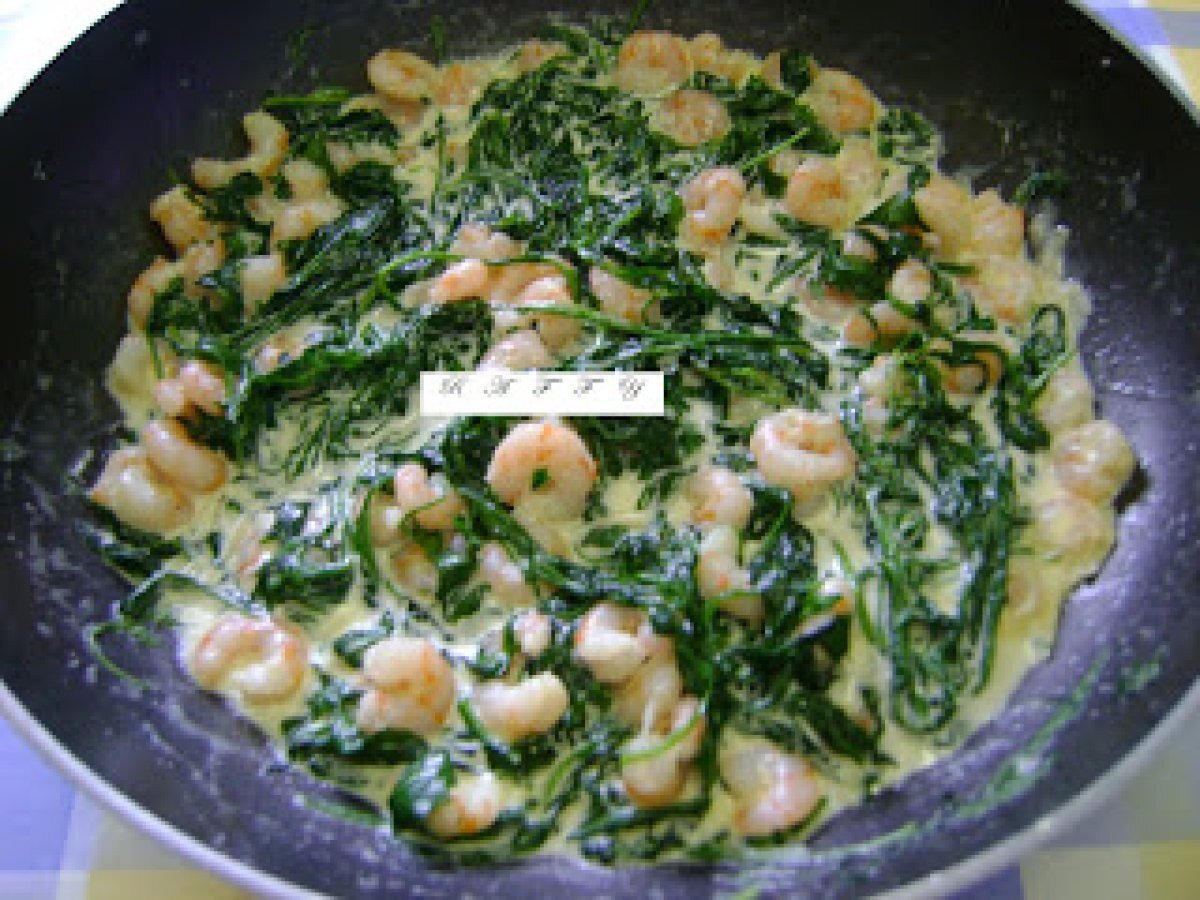 CONCHIGLIE CON RUCOLA, GAMBERETTI E PANNA - foto 3